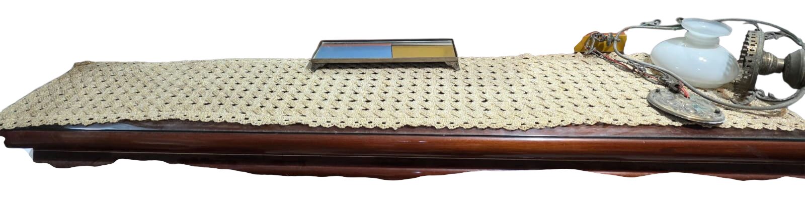 Grande, elegante e antigo caminho de mesa