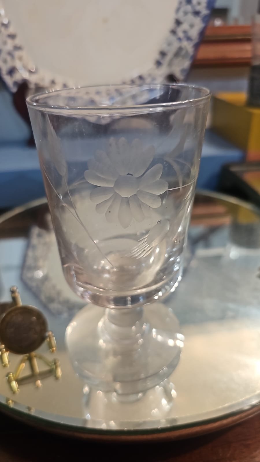 Taça de cristal com belas lapidações - Imagem 2