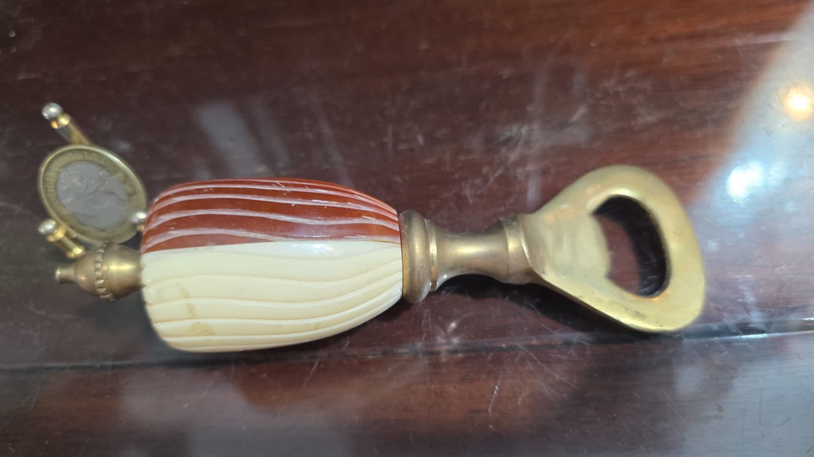 Elegante abridor de garrafa - Imagem 2