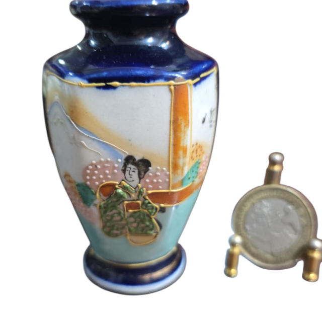 Vasinho de porcelana japonesa Satsuma