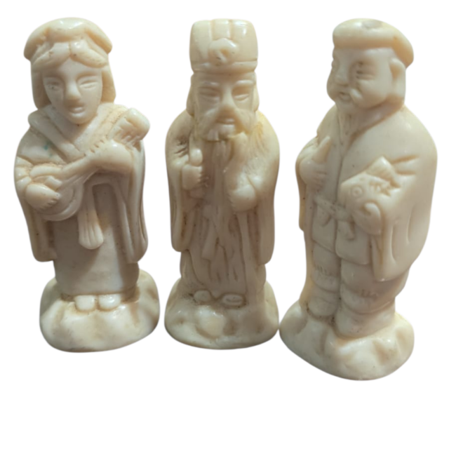 Trio de divindades orientais