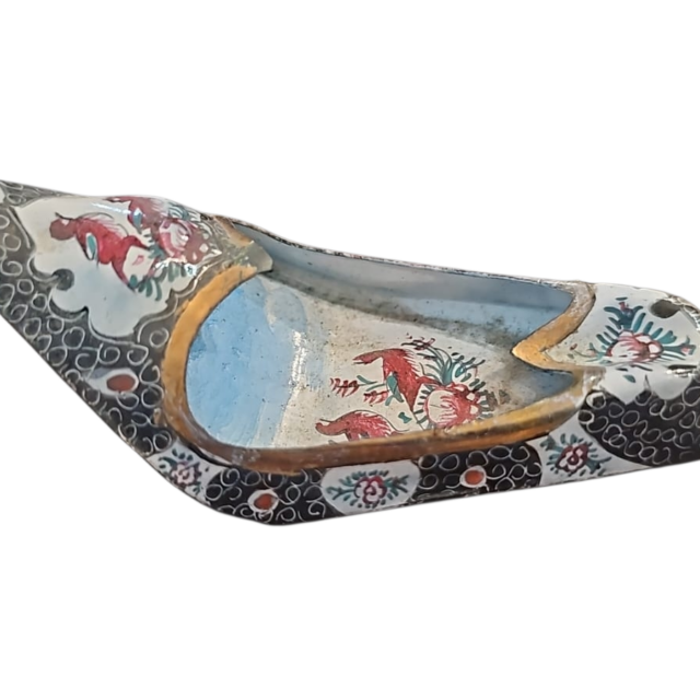 Raro cinzeiro decorativo de sapatinho em cloisonné