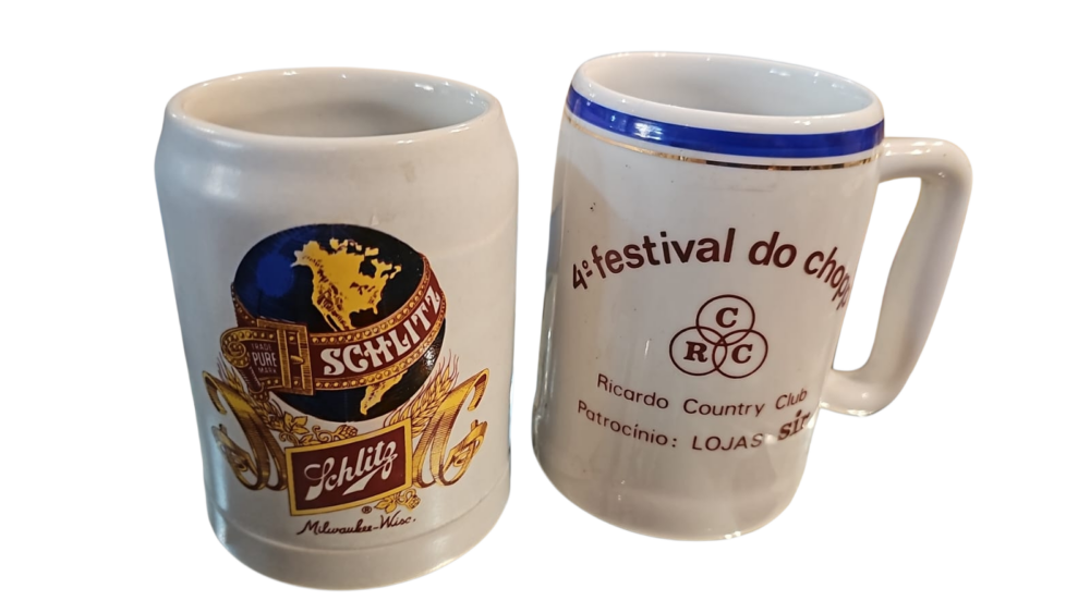Par de antigas canecas de porcelana