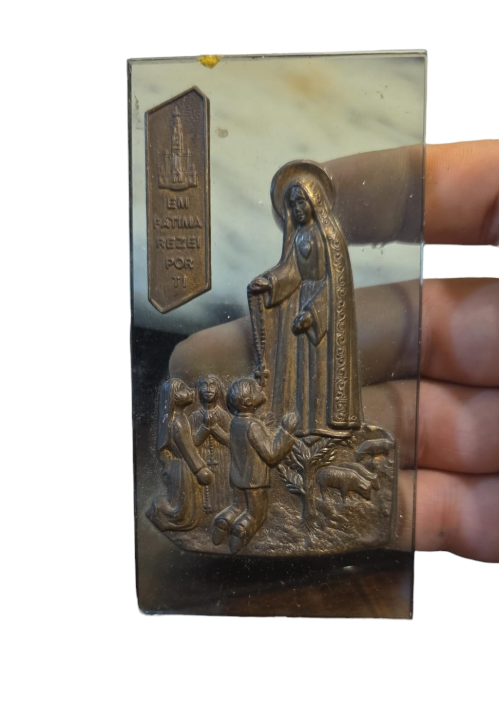Arte sacra portuguesa de metal e vidro