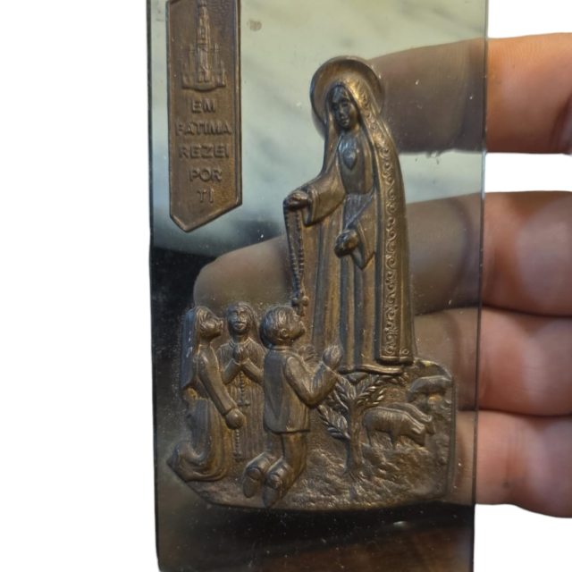 Arte sacra portuguesa de metal e vidro
