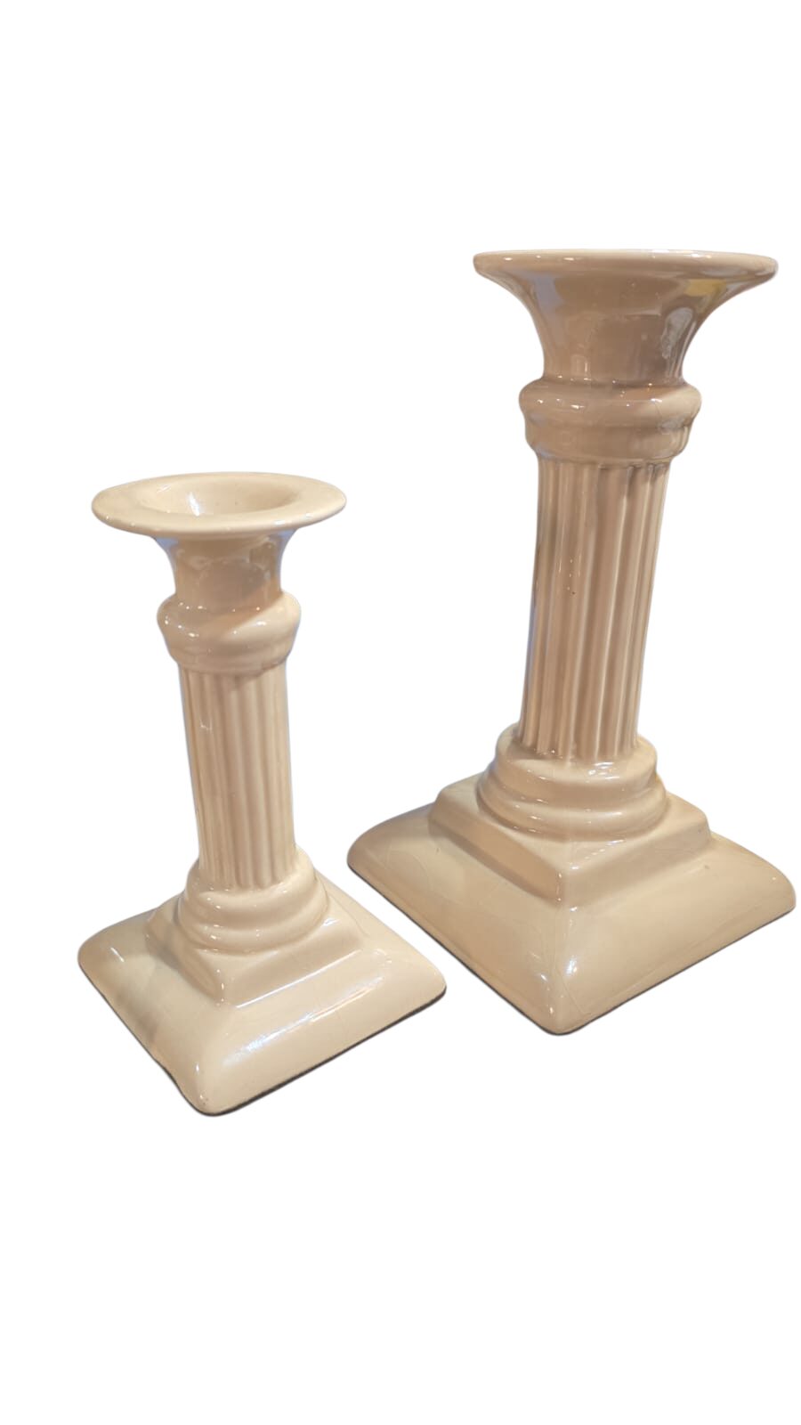 Par de elegantes castiçais vitrificados, estilo pilar grego