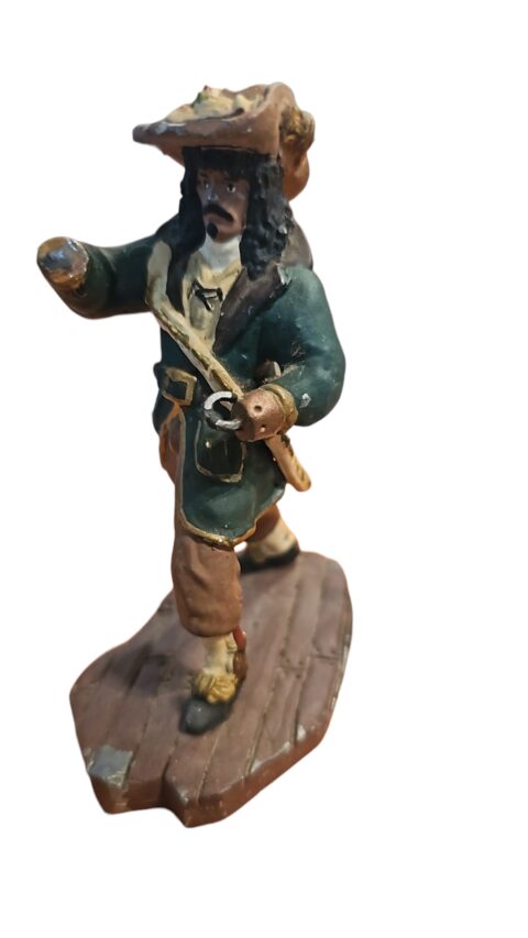 Pesada e antiga escultura de pirata de chumbo