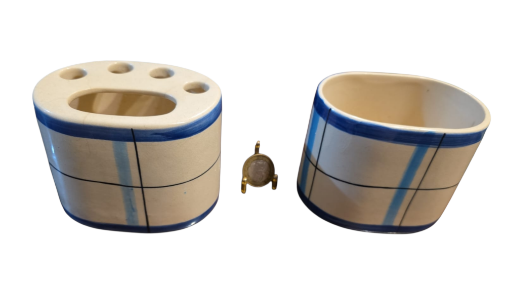 Par de conjunto antigo de louça para banheiro