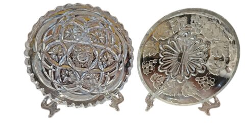 Par de pequenos centros de mesa de cristal ornamentados