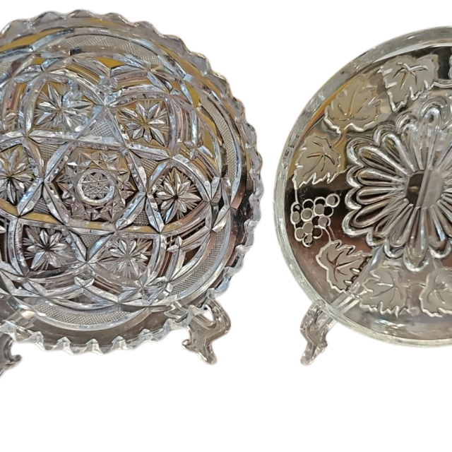 Par de pequenos centros de mesa de cristal ornamentados