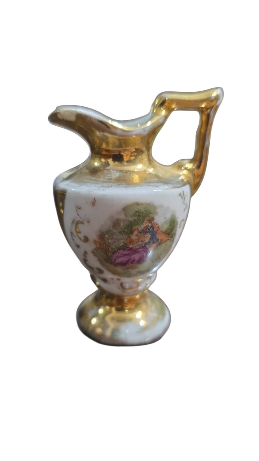 Jarrinha de porcelana cena galante, com dourações