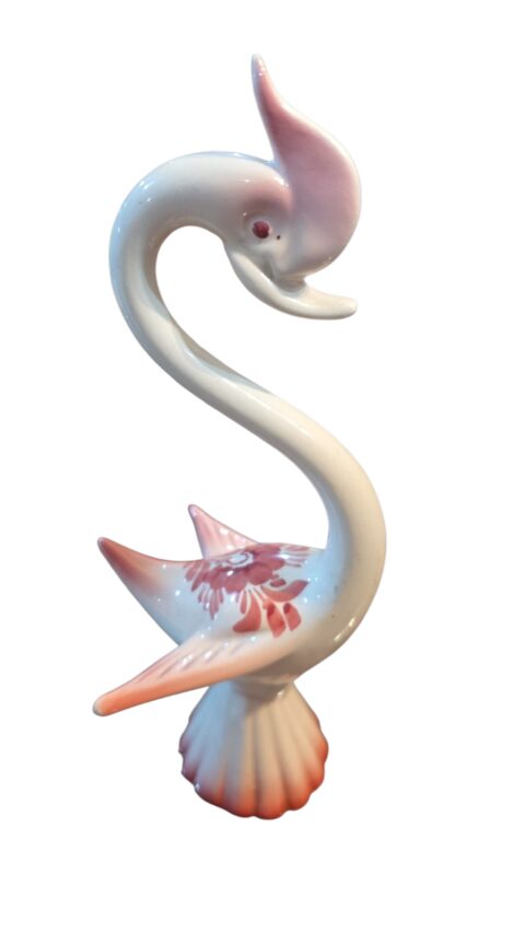 Bela escultura de porcelana pintada a mão