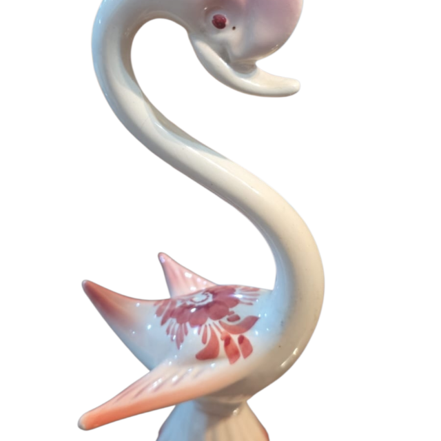Bela escultura de porcelana pintada a mão