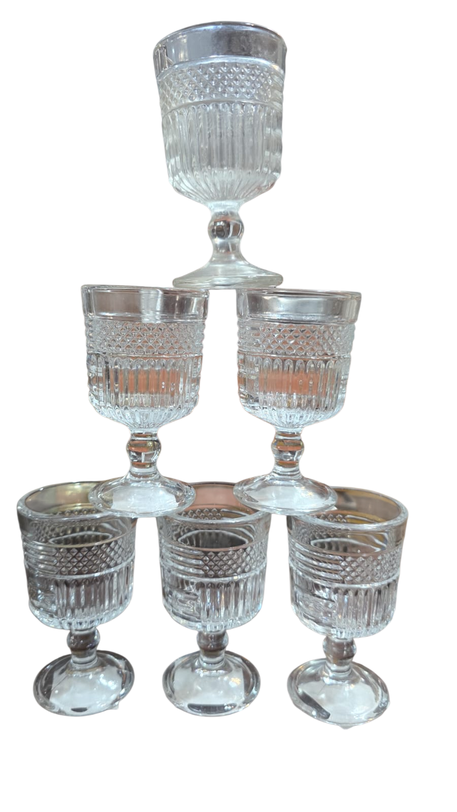 Conjunto de taças de vidro ricamente ornamentadas