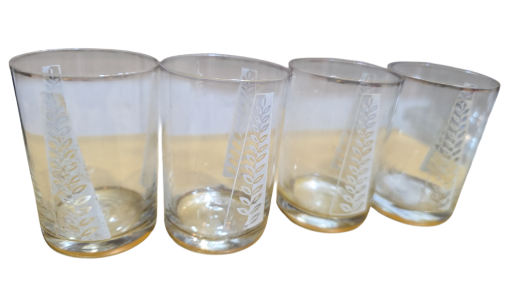 Quarteto de copinhos antigos de cristal com arte