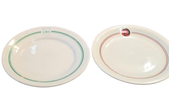 Conjunto de antigas porcelanas de restaurantes