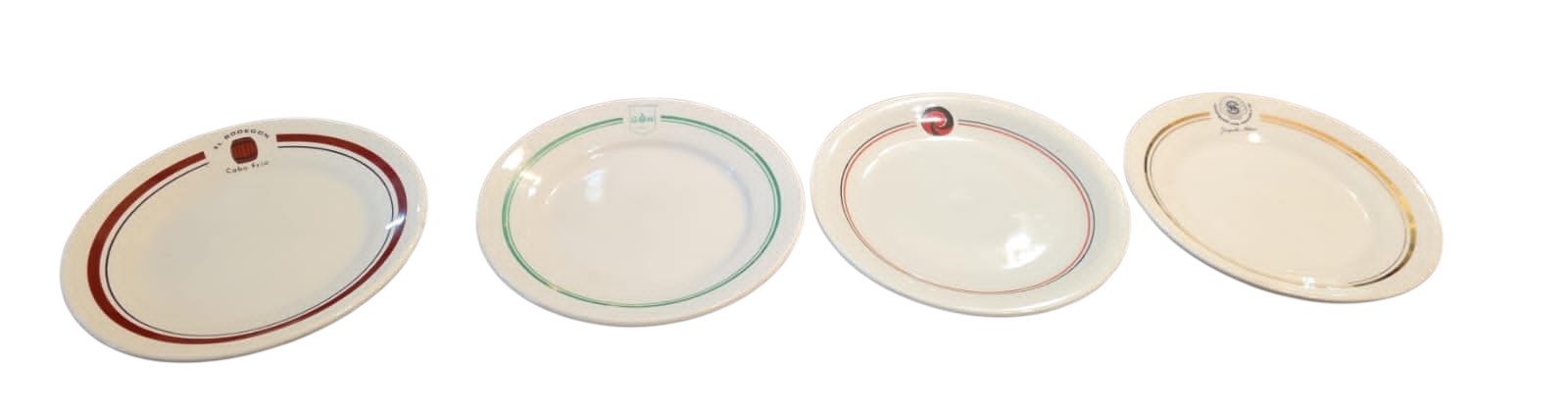 Conjunto de antigas porcelanas de restaurantes
