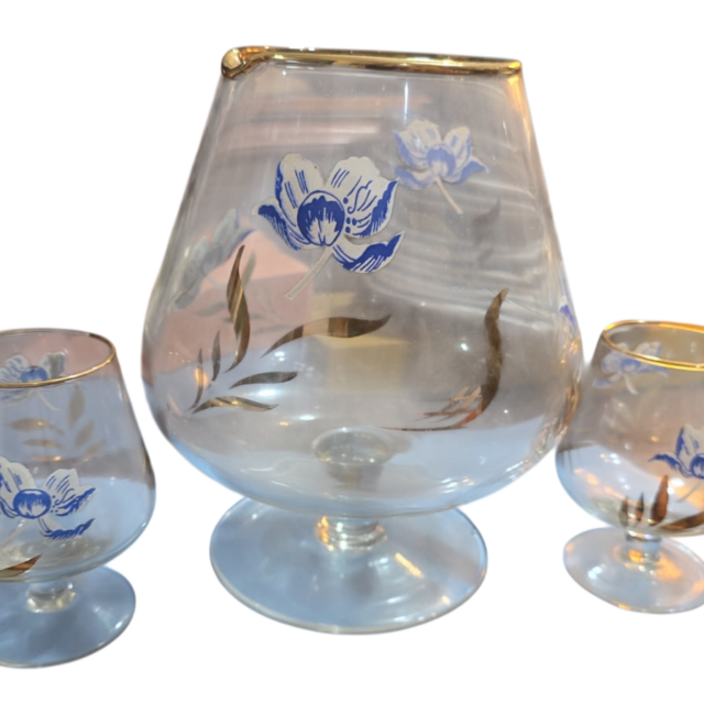 Conjunto de cristal em impecável estado, motivos florais e dourações