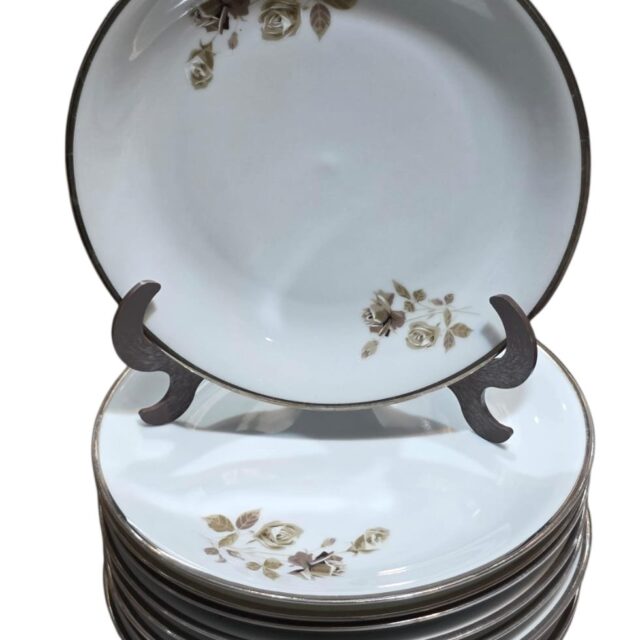 Prato de sobremesa em porcelana Renner (valor unitário)