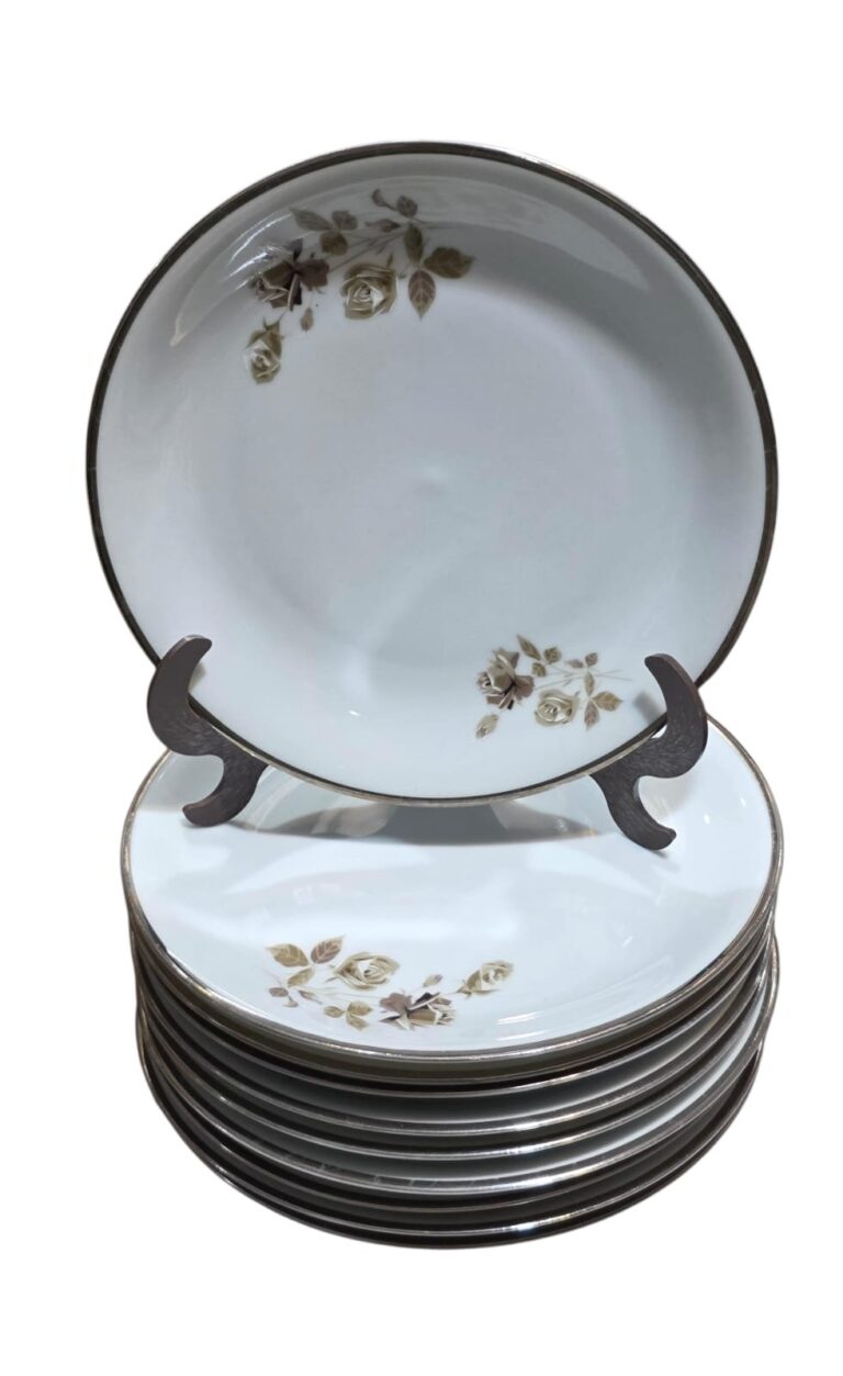 Prato de sobremesa em porcelana Renner (valor unitário)
