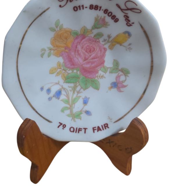 Antiga pequena porcelana, motivos florais