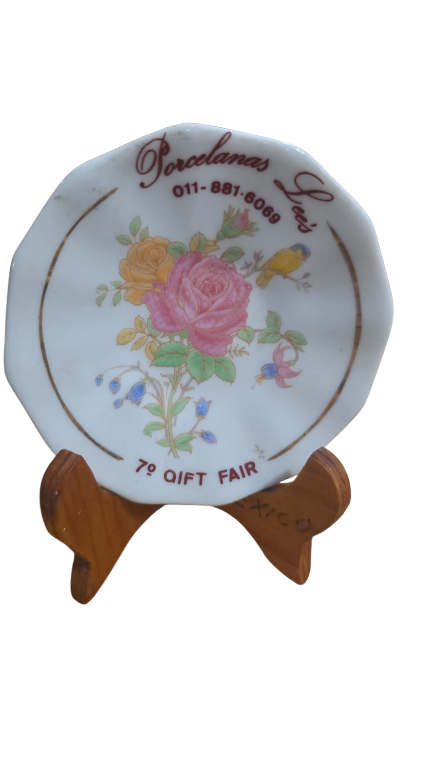 Antiga pequena porcelana, motivos florais