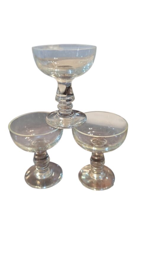 Trio de taças de licor artesanais de cristal