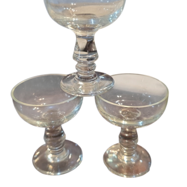 Trio de taças de licor artesanais de cristal