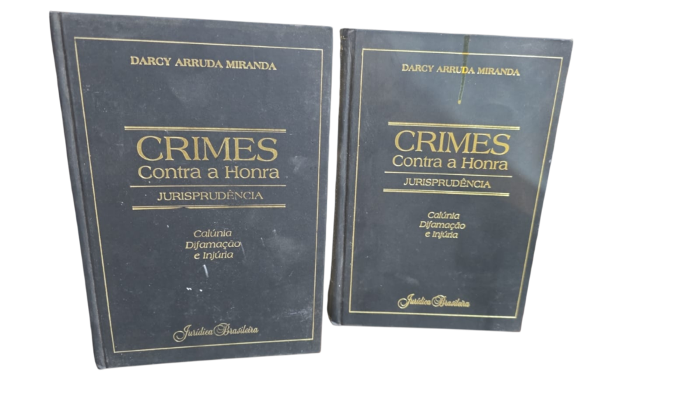 Par de livros capa dura