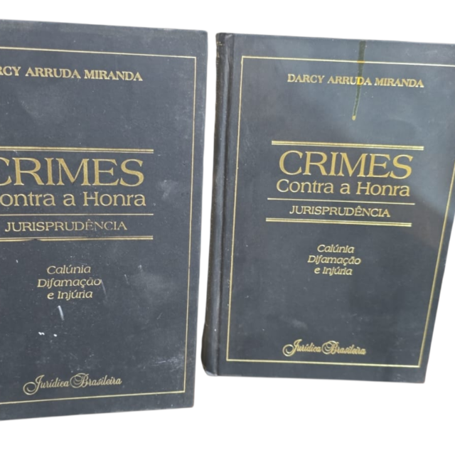 Par de livros capa dura