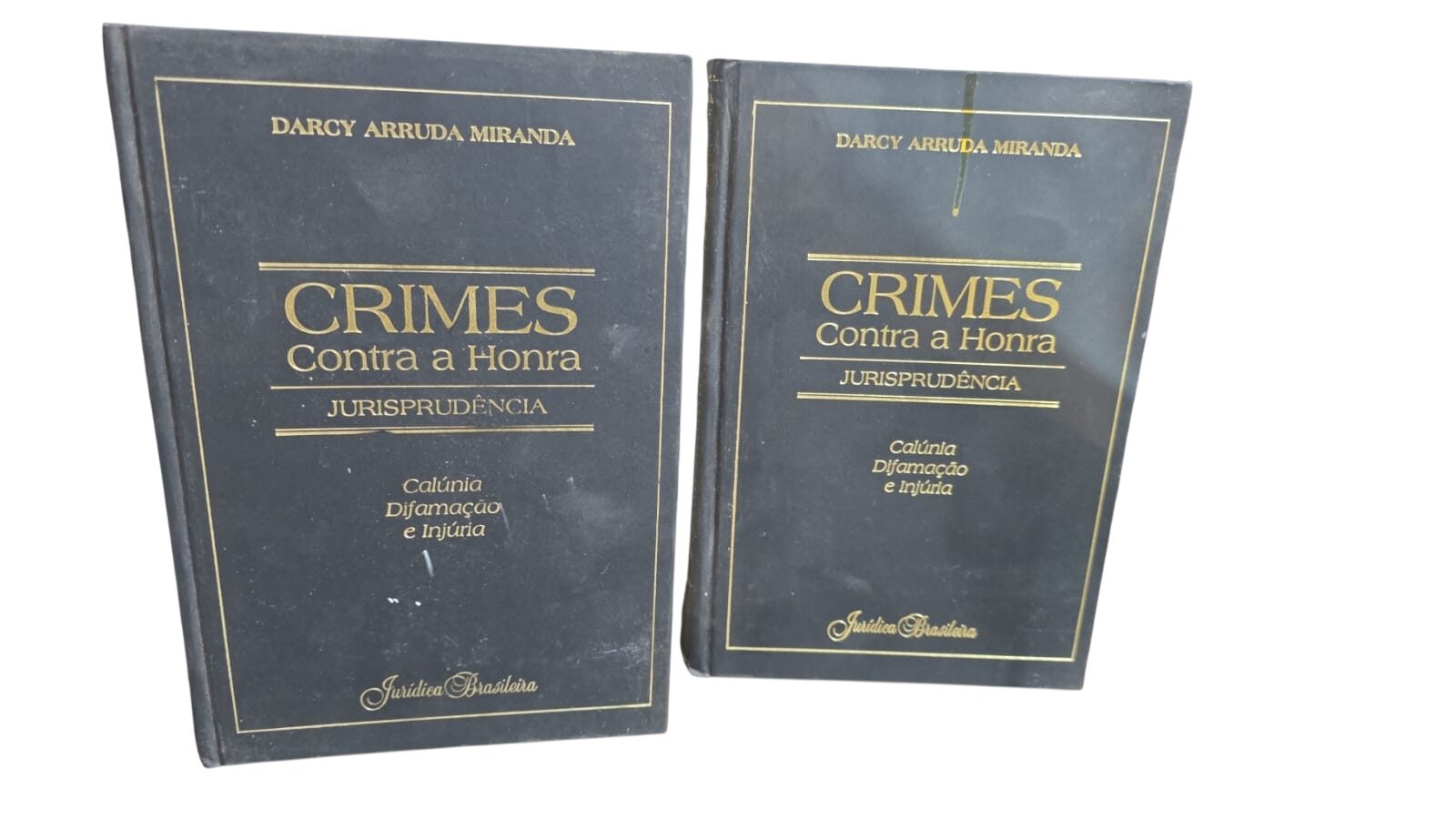 Par de livros capa dura