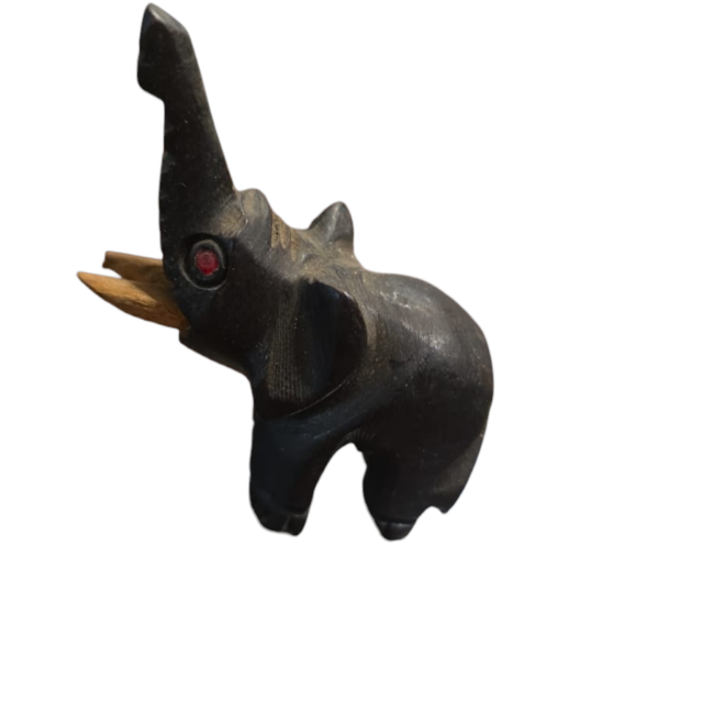 Antigo elefante de madeira
