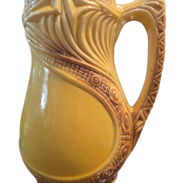 Antiga e bela caneca