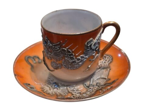 Xícara de café com pires em porcelana japonesa casca de ovo