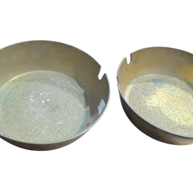 Par de cinzeiros de bronze ricamente ornamentados