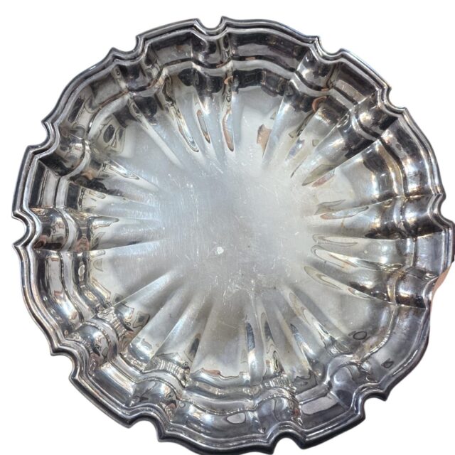 Elegante centro de mesa espessurado a prata, banho perfeito