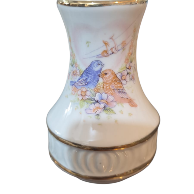 Belo vaso de porcelana pintado a mão, arte incrível