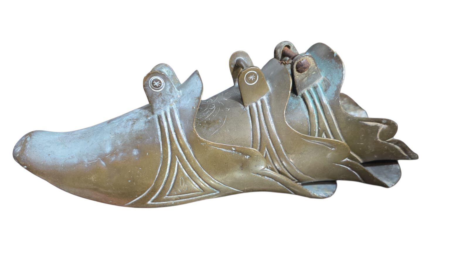 Antigos estribos de bronze. (valor unitário)