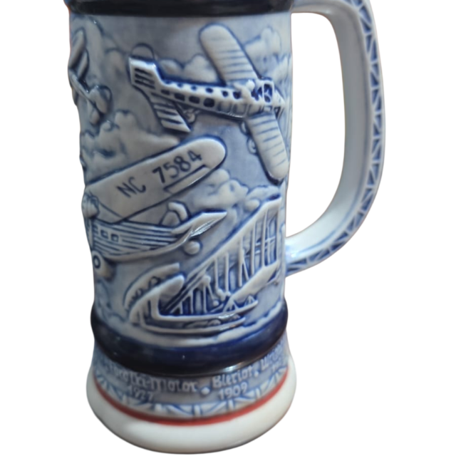 Antiga e belíssima caneca Ceramarte com arte de aviação