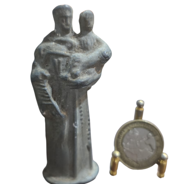 Sacro antigo de metal