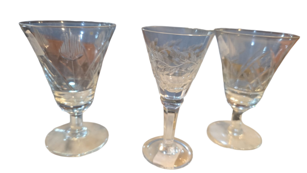 Trio de taças de cristal com belas lapidações