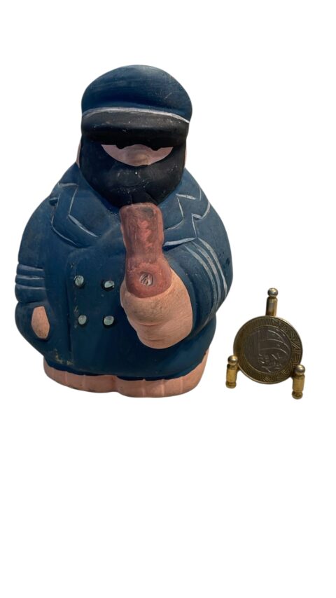Antigo marinheiro de cerâmica pintado a mão