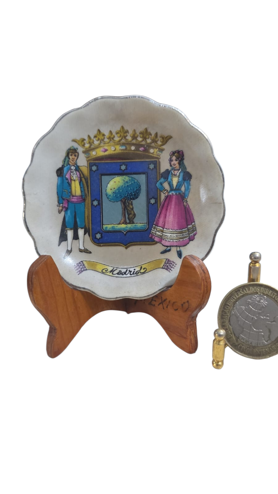 Pequena porcelana espanhola ainda selada, belíssima arte