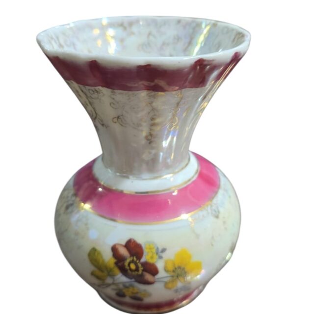 Antigo vaso de porcelana nacarada, belíssima arte e dourações