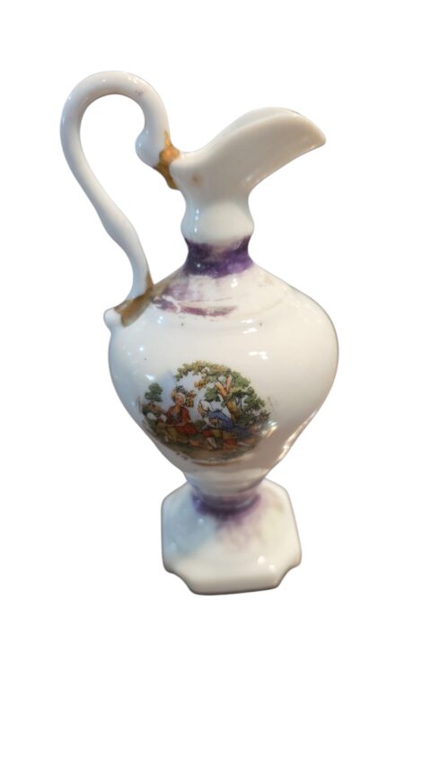 Antiga jarra de porcelana cena galante