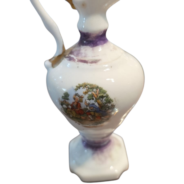 Antiga jarra de porcelana cena galante