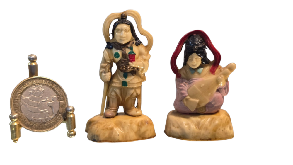 Par de miniaturas orientais em material sintético
