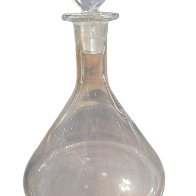 Licoreira de cristal com bela arte lapidada