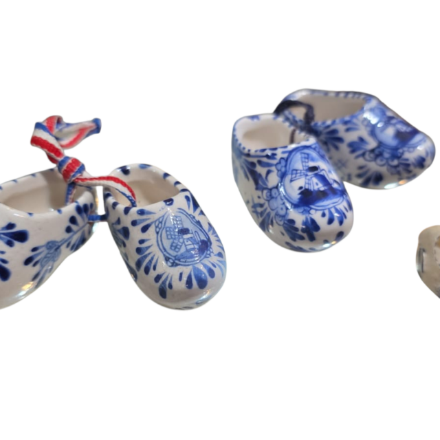 Trio de pares de sapatinhos holandeses Delft