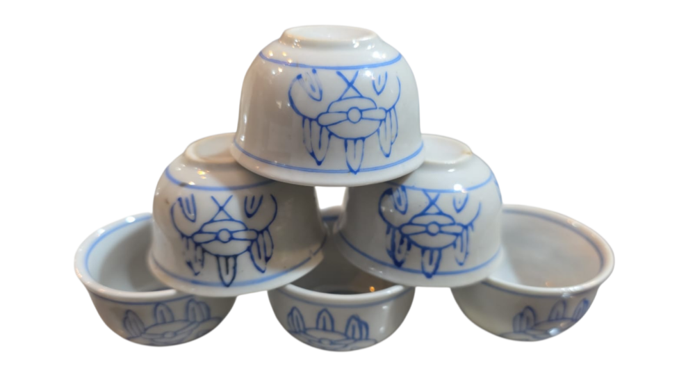 Copinhos de porcelana chinesa com bela arte feita a mão, para chá ou saquê. (valor unitário)